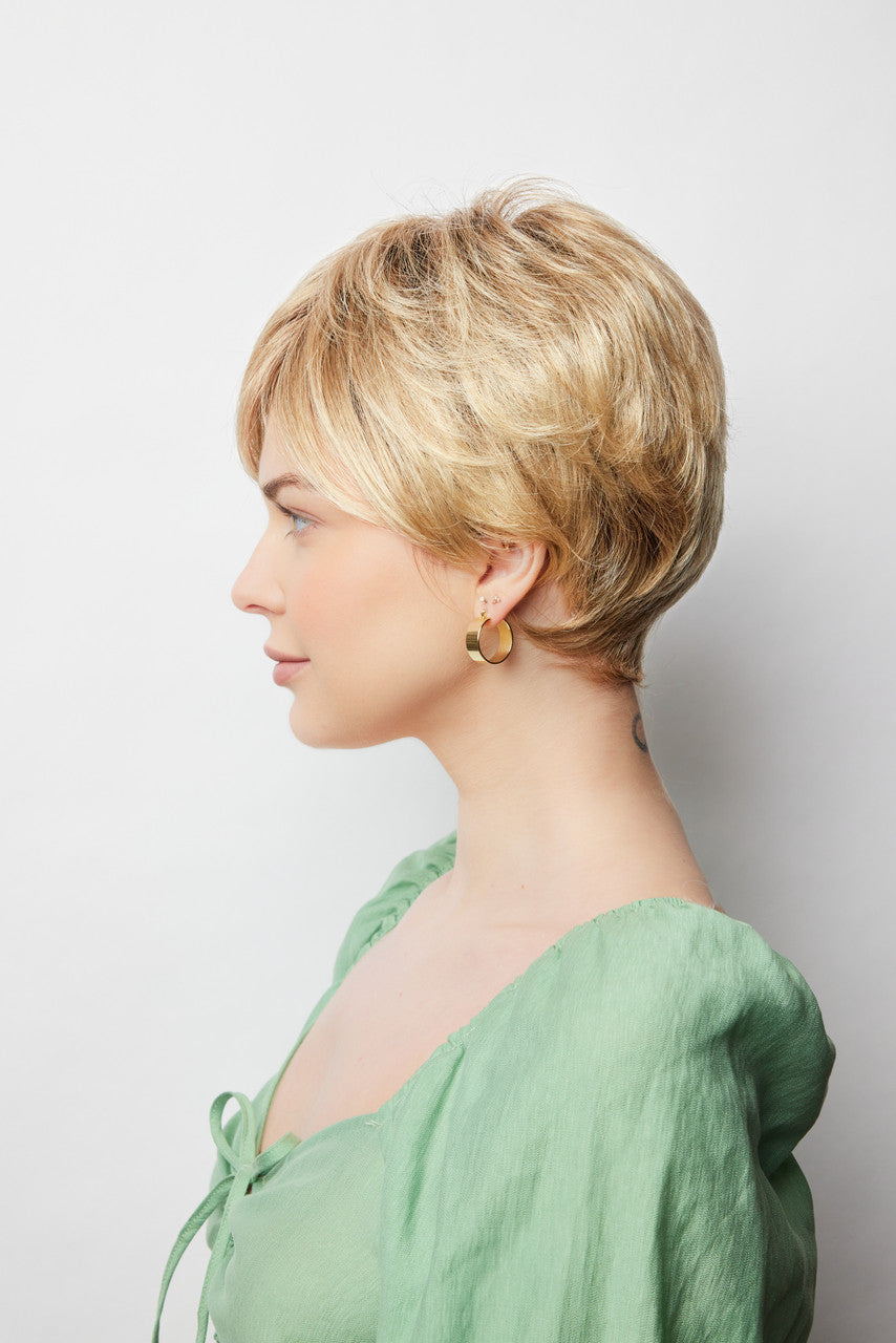 Bay | Amore Wigs | Monotop | side view melted Caramel