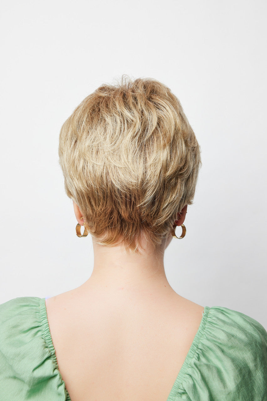 Bay | Amore Wigs | Monotop | back view melted Caramel