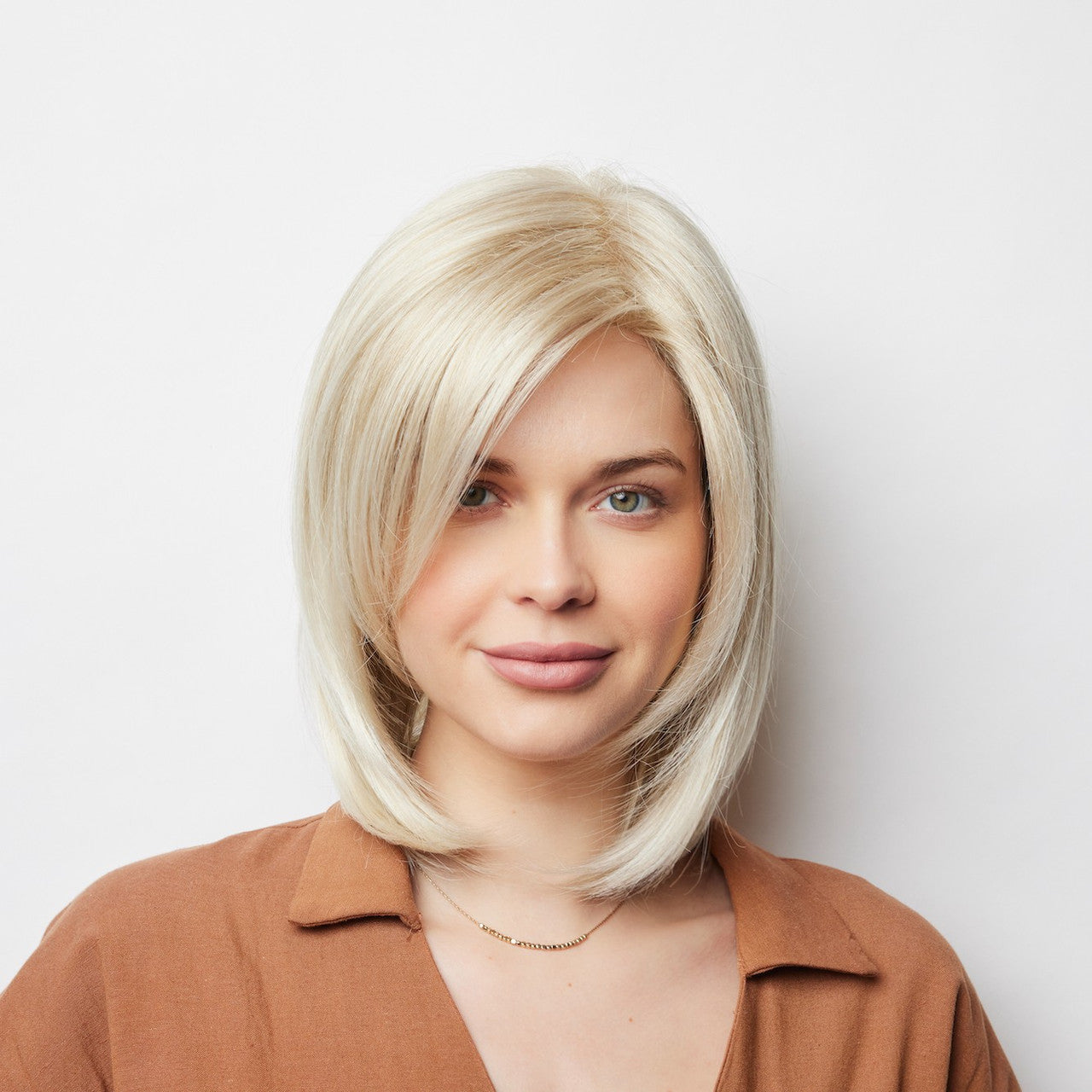 Amore Samantha Synthetic front View Creamy blonde