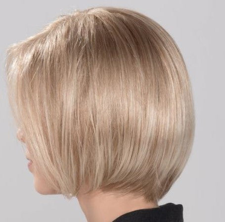 Young Mono - Ellen Wille - Side view